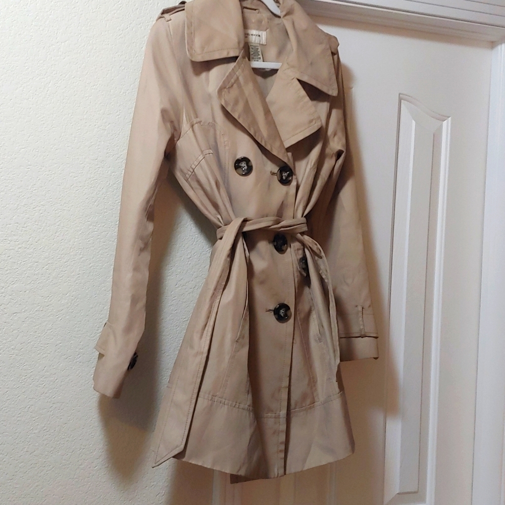 Jones New York Sport weather-proof trench